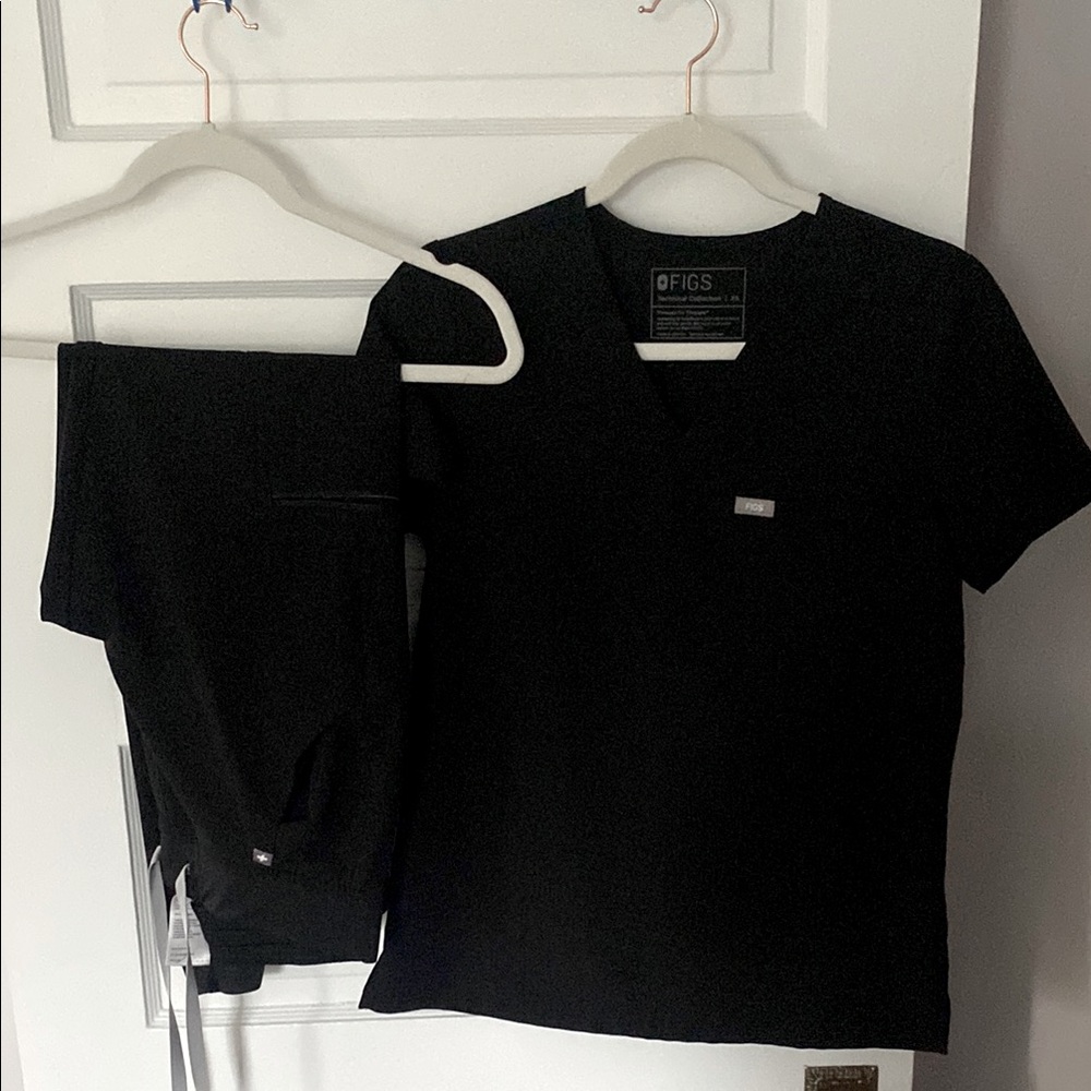 Figs Black Scrub Set